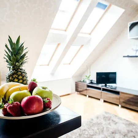 Hollo - Private Garage - A/c Apartment