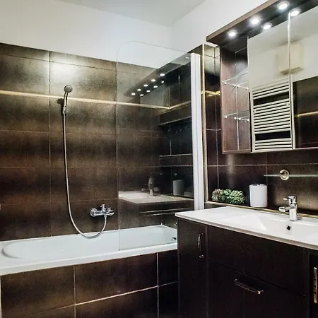 Hollo - Private Garage - A/c Apartment