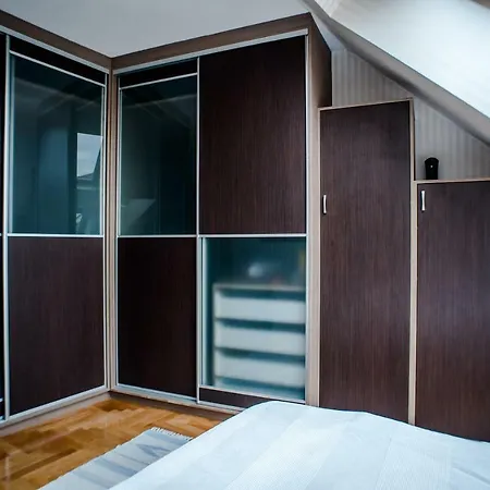 Hollo - Private Garage - A/c Apartment