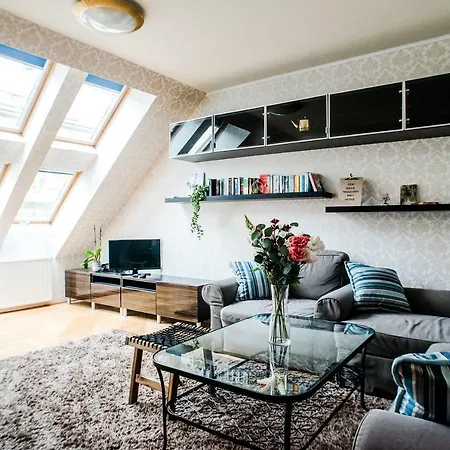 Apartment Hollo - Private Garage - A/c *