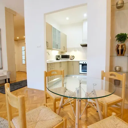 Apartment Standard By Hi5 - Madach Imre 1 *