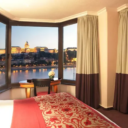 Sofitel Chain Bridge מלון 5*