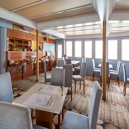 Grand Jules - Boat Botel