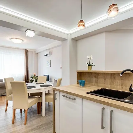 Deluxe Parkside Budapest