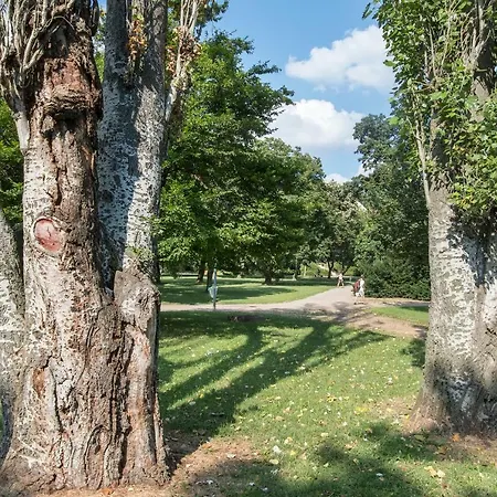 Deluxe Parkside *
