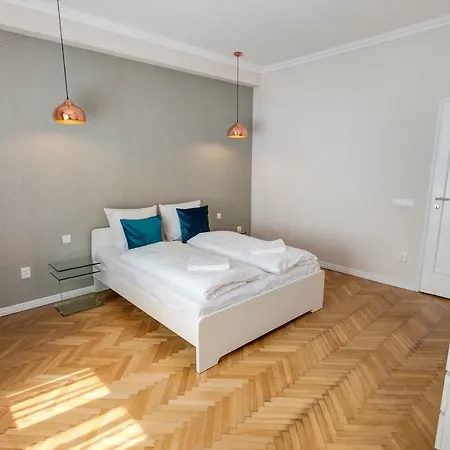 Deluxe Parkside Apartment Budapest