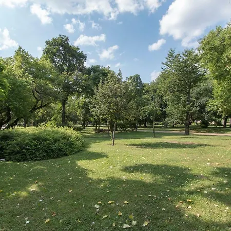 Deluxe Parkside