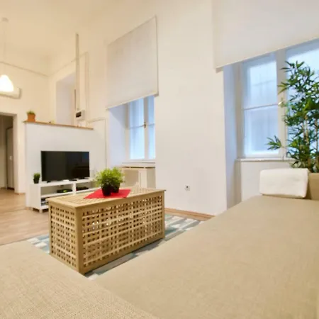 Apartment Standard By Hi5 - Erzsebet Blv 29 *