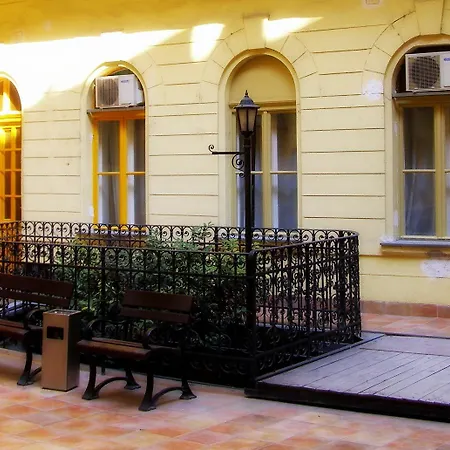 Centrooms House Pensionat 3*