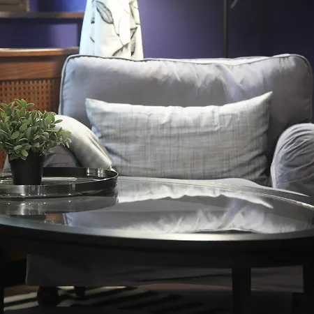 Ambassador Apartment *