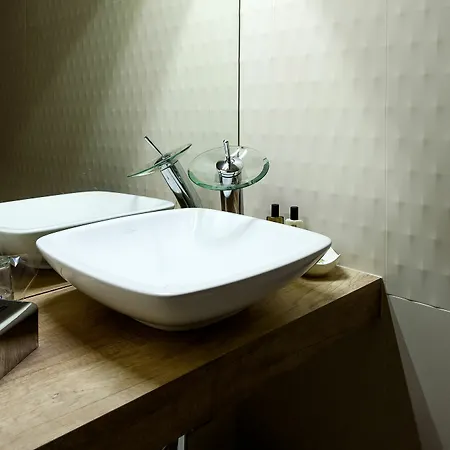 Karoly Corner Residences Apartman