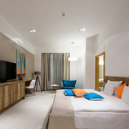 Karoly Corner Residences *