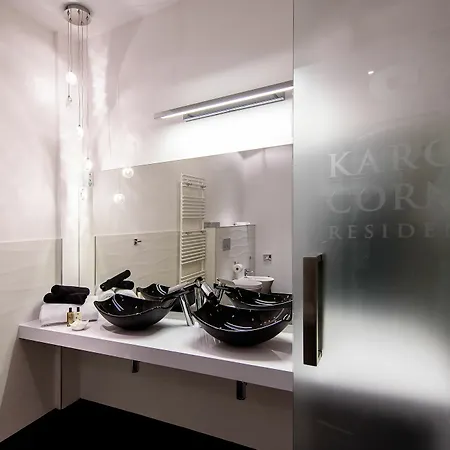 Karoly Corner Residences Apartman *