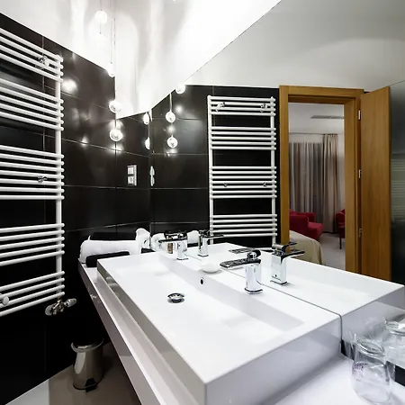 Karoly Corner Residences *