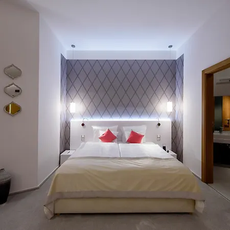 Karoly Corner Residences Apartman *