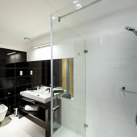 Karoly Corner Residences Apartman