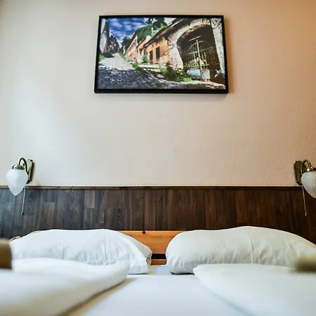 Corvin Point And Vendégház 3*