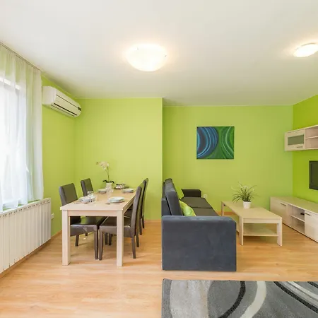 Maple Tree Budget Budapest