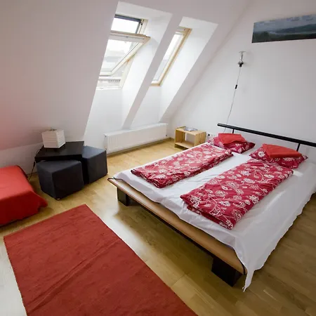 Bell And Hotell Budapest