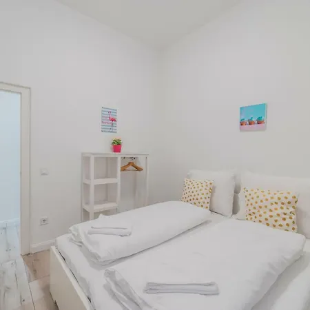 Danubegreen Bright Two Bedroom Near Margaret Island Apartment