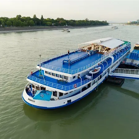 Fortuna Boat Úszó hotel 3*