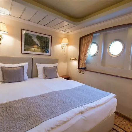 Botel Onriver Hotels - Ms Cezanne 4*