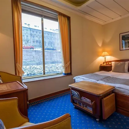 Botel Onriver Hotels - Ms Cezanne
