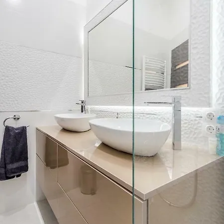 Luxury With Free Garage And Balcony In The Center Budapest