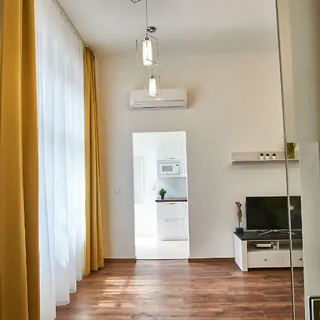 K33 Budapest