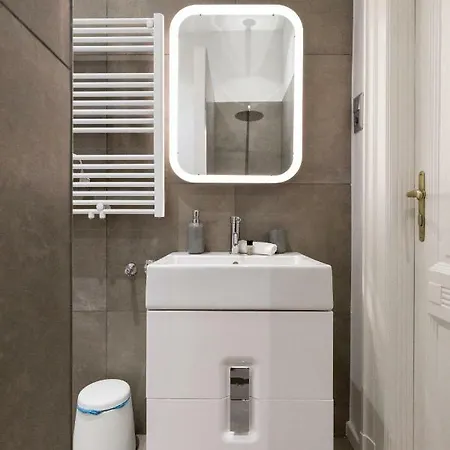 Designer Dream In The Center W 2br/2bath * Budapest