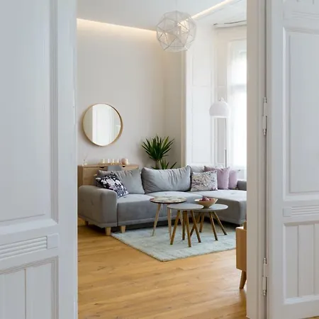 Apartment Designer Dream In The Center W 2br/2bath