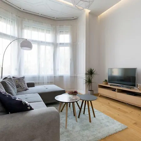 Apartment Designer Dream In The Center W 2br/2bath Budapest