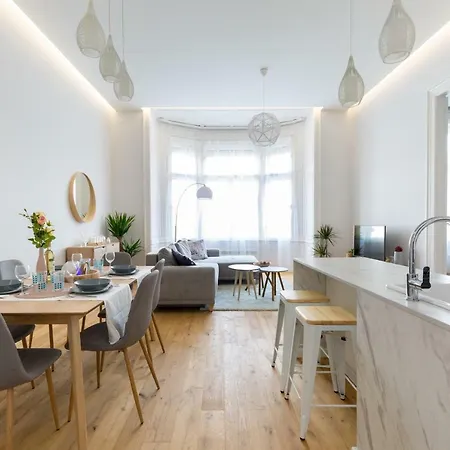 Designer Dream In The Center W 2br/2bath