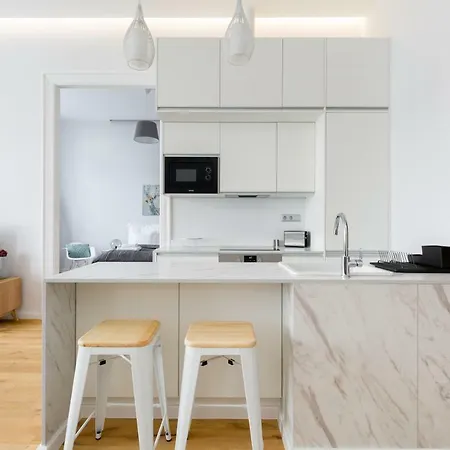 Designer Dream In The Center W 2br/2bath Apartment *