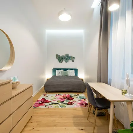 Apartment Designer Dream In The Center W 2br/2bath