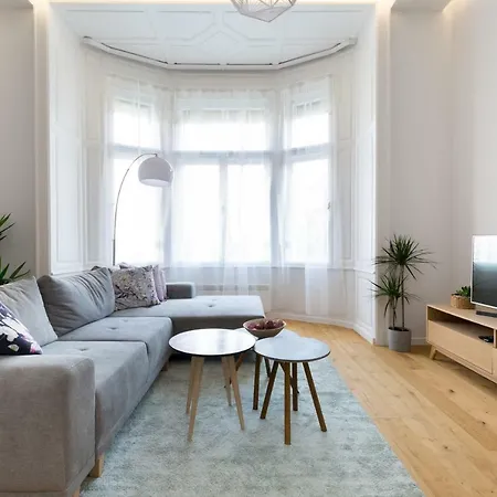 Designer Dream In The Center W 2br/2bath