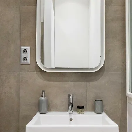 Designer Dream In The Center W 2br/2bath Apartment Budapest
