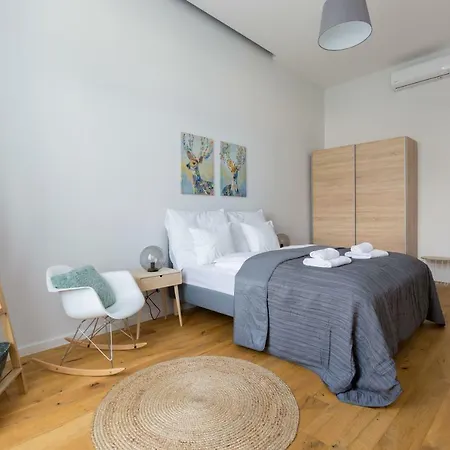 Designer Dream In The Center W 2br/2bath Apartment Budapest