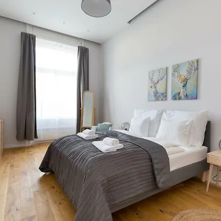 Designer Dream In The Center W 2br/2bath Budapest