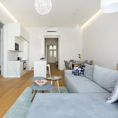 Designer Dream In The Center W 2br/2bath *