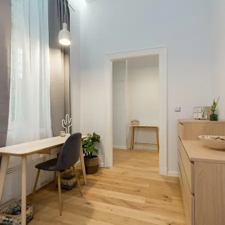 Designer Dream In The Center W 2br/2bath * Budapest