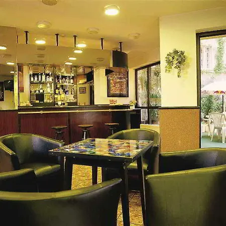 Thomas 3* Budapeste