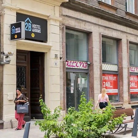2b & Hostal *