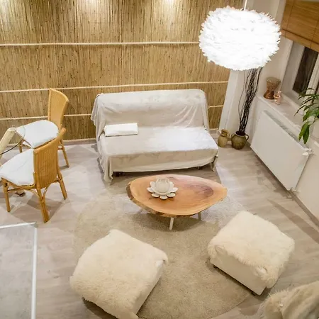 13 Apartment *