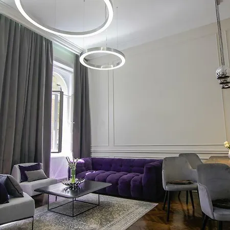Apartment Opera With Free Parking, 2br2ba, Ac *