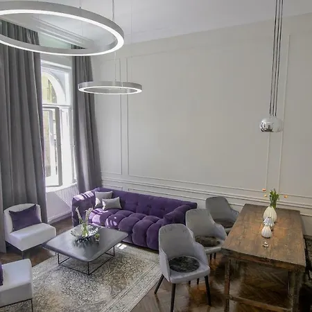 Opera With Free Parking, 2br2ba, Ac Budapest
