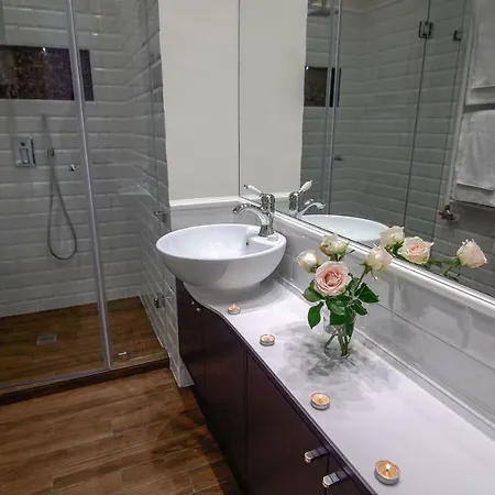 Apartment Opera With Free Parking, 2br2ba, Ac Budapest