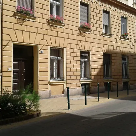 Lily Apartman *