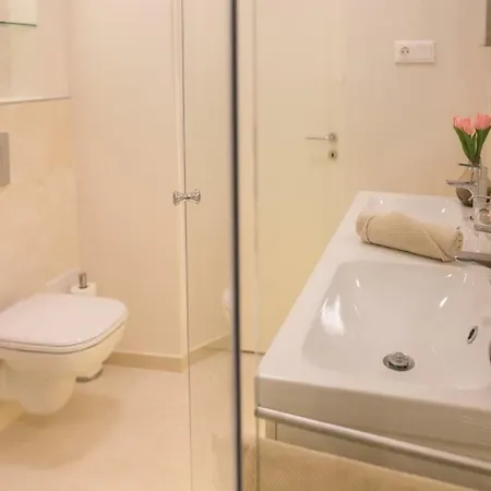 Panni Luxury Next To Gozsdu Garden
