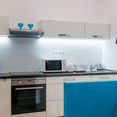 Parking, Ac, 2 Bedroom Design Flat In The Center Apartment